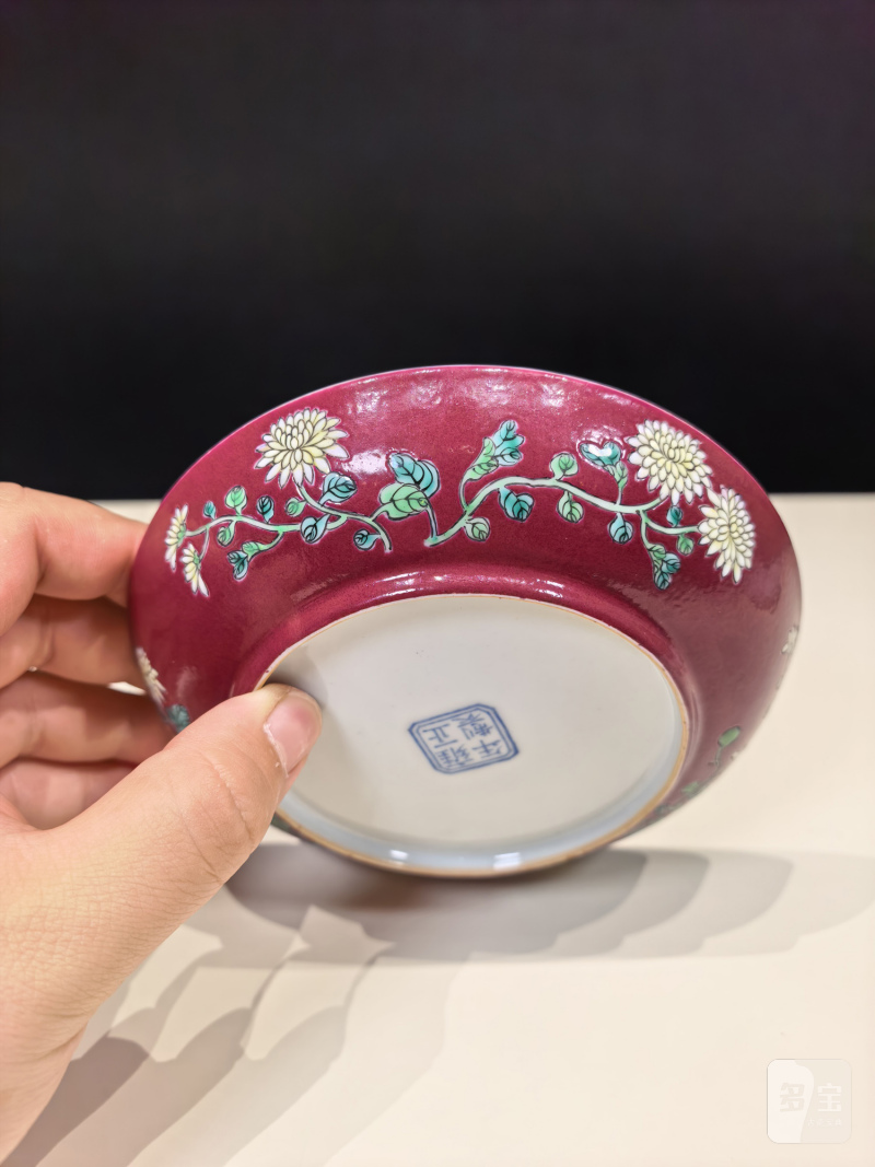 清雍正 珐琅彩胭脂红地菊花纹小盘 - 图11